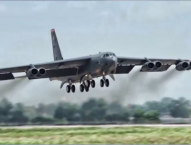 Từng gãy cánh tại Việt Nam, nhưng nhờ những nâng cấp liên tục cộng với chiến lược tác chiến mới, pháo đài bay B-52 lại trở thành vũ khí ném bom hiệu quả trên cả máy bay B-1 và B-2.