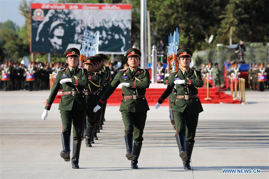 Mặc dù Lào vẫn sử dụng luật nghĩa vụ quân sự, theo đó các công dân nam hoàn toàn có thể ứng tuyển vào quân đội khi bước qua tuổi 17 và nghĩa vụ quân sự ngắn nhất là 18 tháng với Lục quân, Không quân và Hải quân có thể dài hơn. Nguồn ảnh: XH.