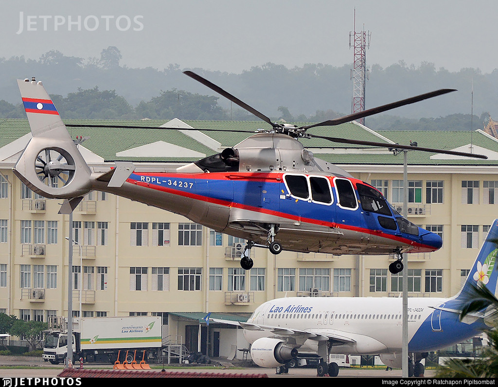 Cụ thể, Không quân Lào hiện chỉ có ba máy bay vận tải cánh bằng, 30 máy bay trực thăng trong đó phần lớn là trực thăng đa nhiệm, hoàn toàn không có trực thăng tấn công, tiêm kích hay cường kích trong biên chế. Nguồn ảnh: Pinterest.
