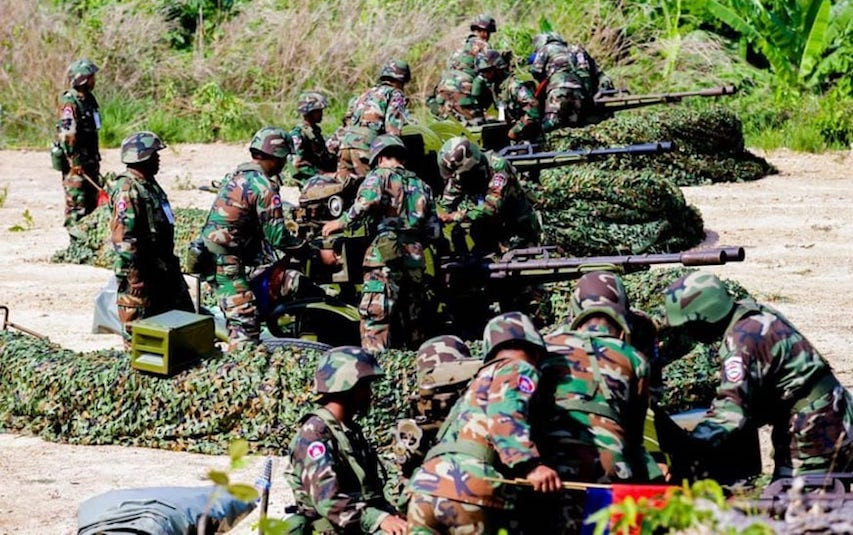 Lực lượng tăng thiết giáp của Lào cũng không quá nổi bật, tuy nhiên trong thời gian gần đây, Lào đã nhập khẩu một loạt các xe tăng T-72 từ Nga để tăng cường sức mạnh cho lực lượng tăng thiết giáp nước này. Nguồn ảnh: Pinterest.