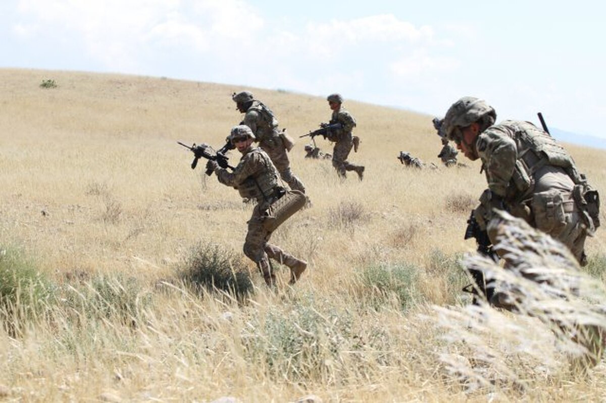 Điều này khiến sức mạnh của sư đoàn dù 101 bị ảnh hưởng nghiêm trọng vì giờ đây, thay vì có thể tự chủ trong những cuộc hành quân quy mô lớn, sư đoàn dù 101 sẽ phải "xếp hàng" nhờ cậy các đơn vị bạn không vận mình tới chiến trường. Nguồn ảnh: BI.