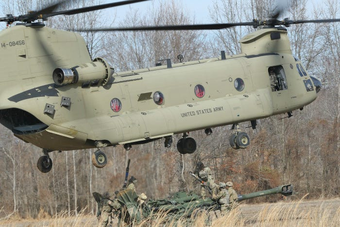 Việc cắt giảm chi phí hoạt động khiến cho sư đoàn dù 101 không còn được sở hữu dàn trực thăng, máy bay riêng của mình mà thay vào đó, họ phải sử dụng "ké" với các đơn vị khác. Nguồn ảnh: BI.