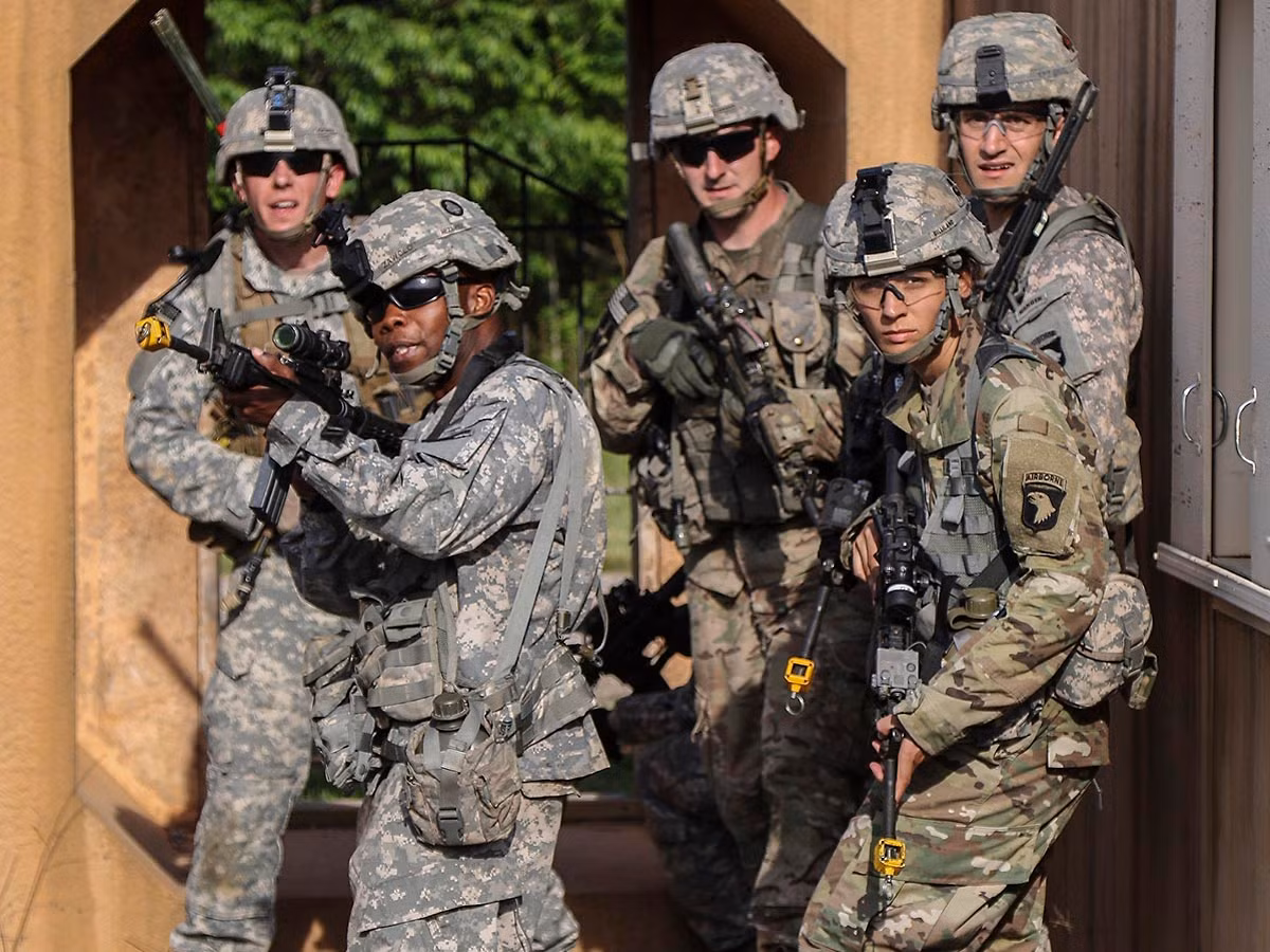 Đây là vấn đề đã xảy ra với sư đoàn dù anh hùng này từ năm 2015 tới nay và ở thời điểm hiện tại. Lục quân Mỹ đang muốn trao lại đầy đủ quyền hạn, phương tiện và khôi phục sức mạnh của sư đoàn dù 101 này. Nguồn ảnh: BI.