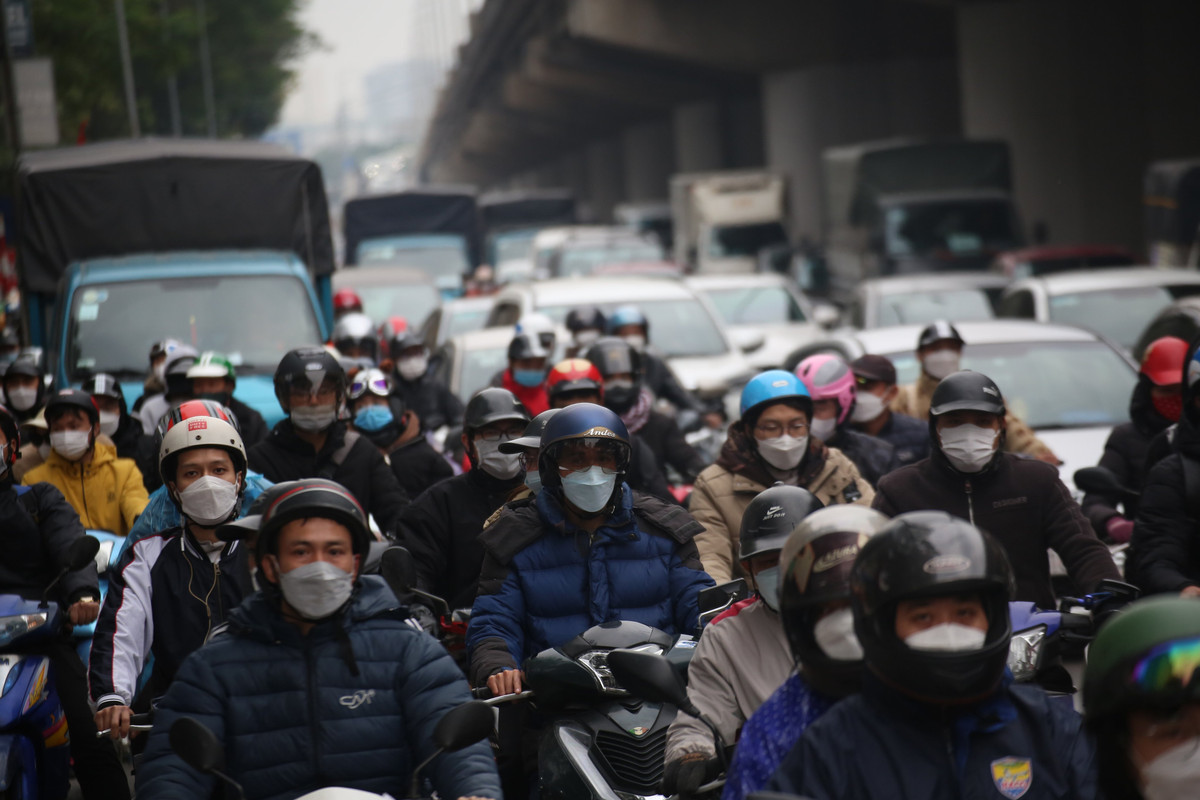 Anh Thuận, người di chuyển từ Nam Định bằng xe máy về Hà Nội cho biết đã phải mất 4 tiếng đồng hồ chạy xe nhưng vẫn chưa về đến nhà.