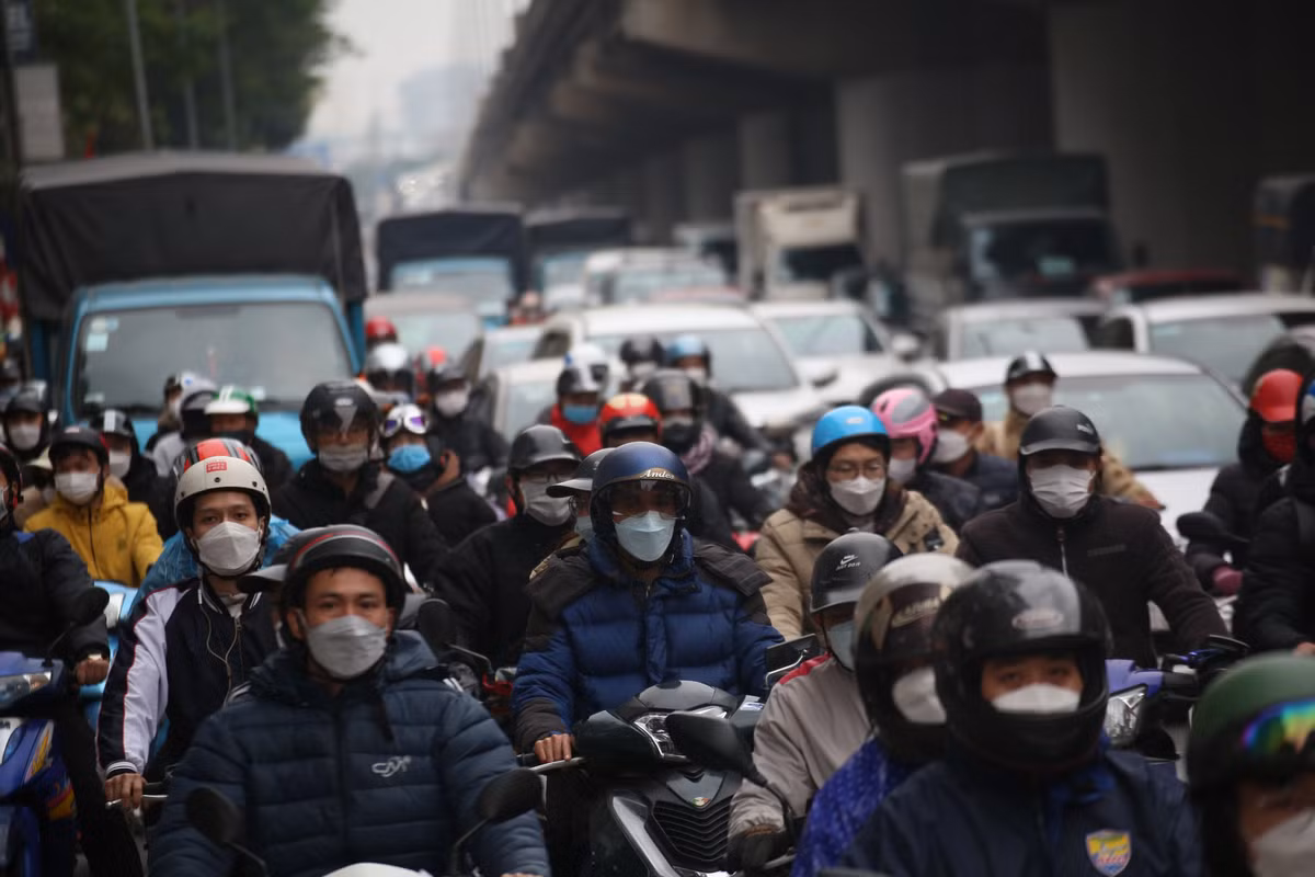 Anh Thuận, người di chuyển từ Nam Định bằng xe máy về Hà Nội cho biết đã phải mất 4 tiếng đồng hồ chạy xe nhưng vẫn chưa về đến nhà.