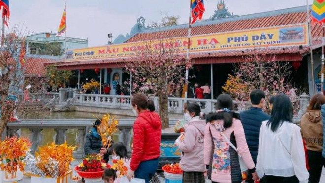 Sau 2 nam COVID-19, di Cho Vieng can chu y gi?