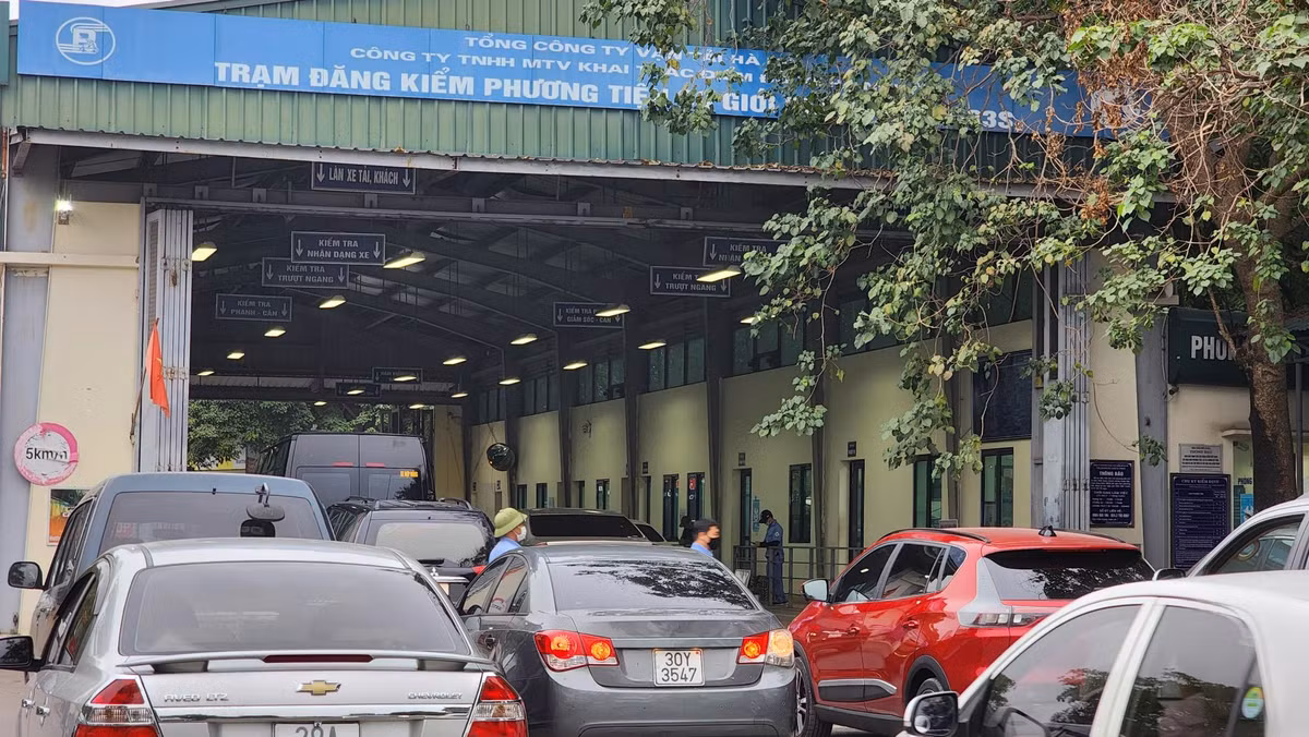 Trung tâm đăng kiểm quá tải, ô tô có được gia hạn kiểm định? - Hình 2 Trung tam dang kiem qua tai, o to co duoc gia han kiem dinh?-Hinh-2