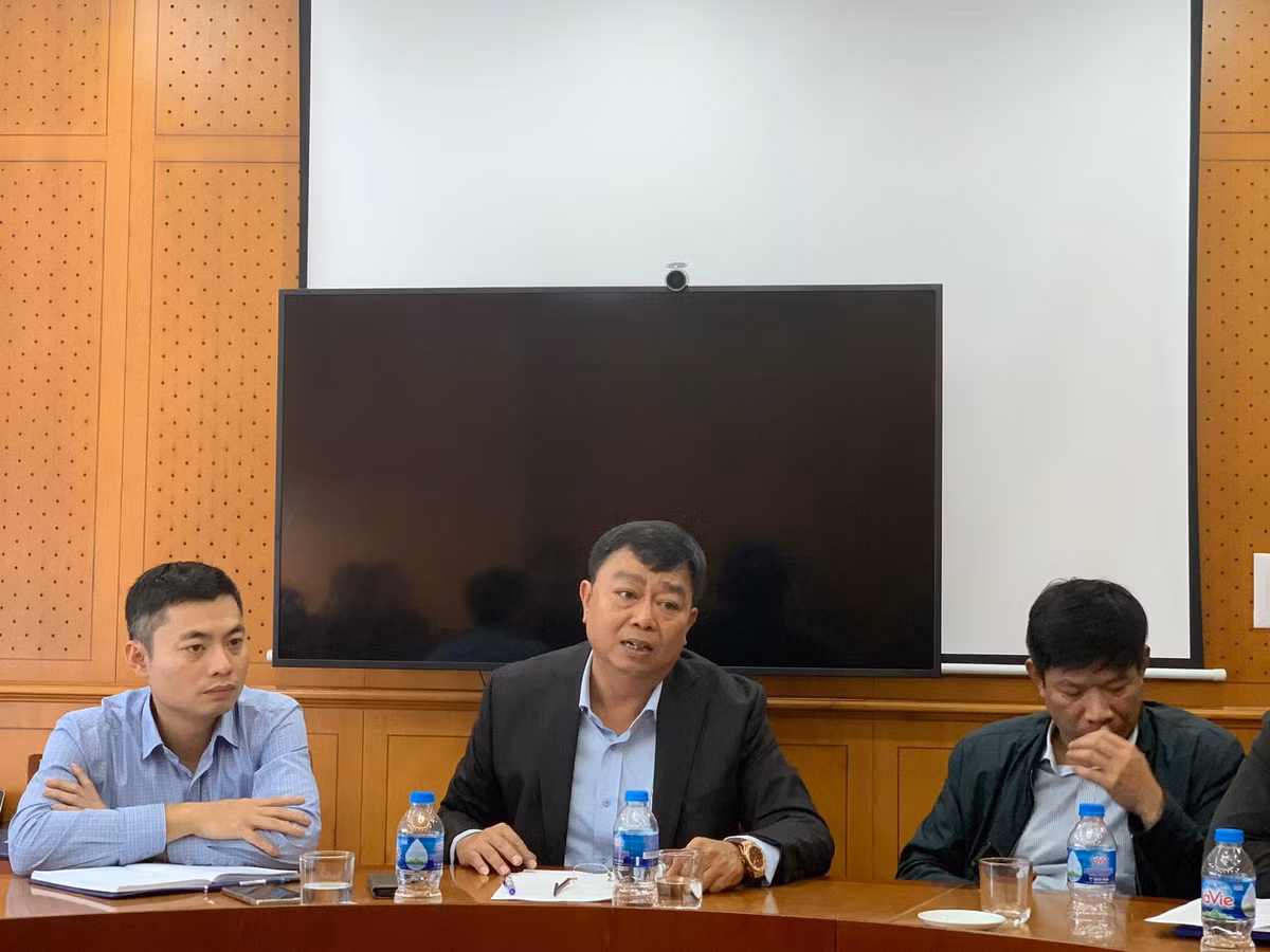 Trung tâm đăng kiểm quá tải, ô tô có được gia hạn kiểm định? Trung tam dang kiem qua tai, o to co duoc gia han kiem dinh?