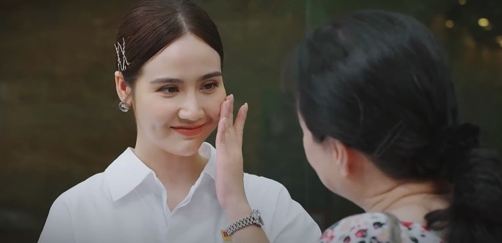 Phan Minh Huyền chăm chút cho vai diễn đến mức khi cảm thấy thoại chưa đạt cảm xúc, cô đều xin đạo diễn cho mình được lồng tiếng lại đến đạt mới thôi. Cô hoàn toàn thoát được mác "hot girl đi diễn" và khẳng định bản thân trong nghiệp diễn.