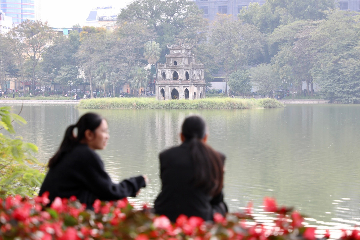 Không gian đi bộ Hồ Hoàn Kiếm luôn là địa điểm lý tưởng để các gia đình vui chơi mỗi dịp lễ, Tết.