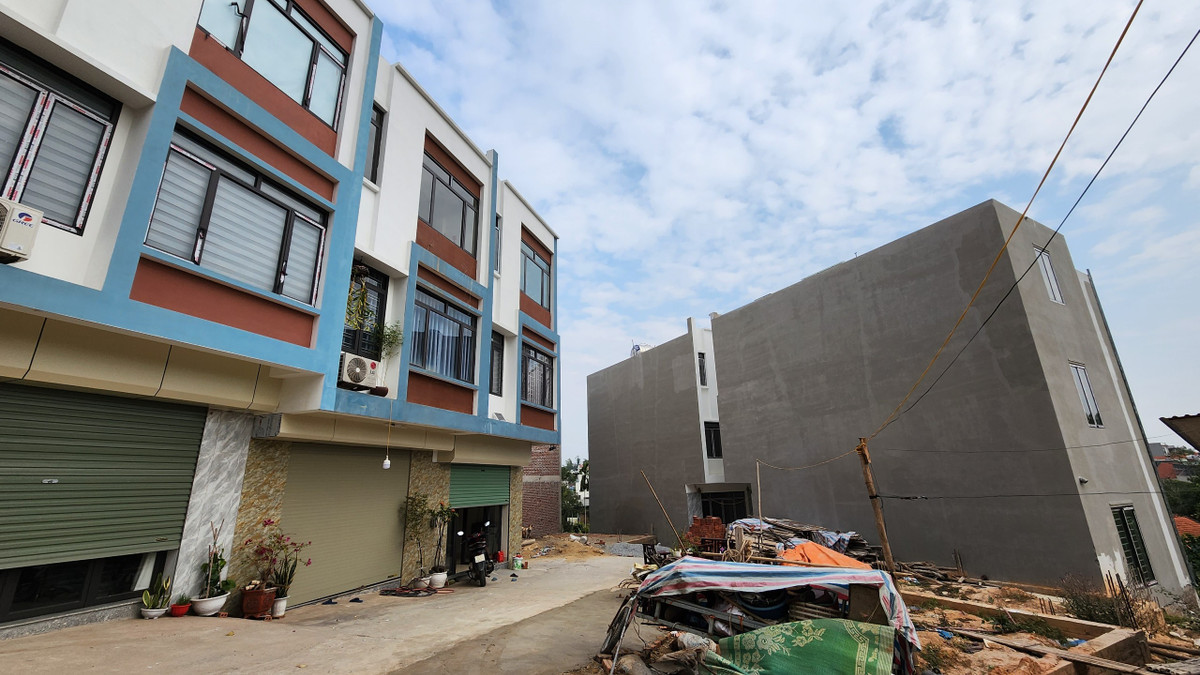 Loạt nhà không phép ở Quảng Ninh: Đề nghị rà soát chuyển đổi, cấp sổ đỏ Loat nha khong phep o Quang Ninh: De nghi ra soat chuyen doi, cap so do