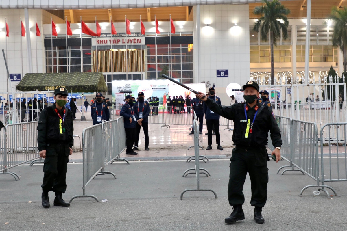 An ninh siết chặt quanh khu vực sân vận động Quốc gia Mỹ Đình.