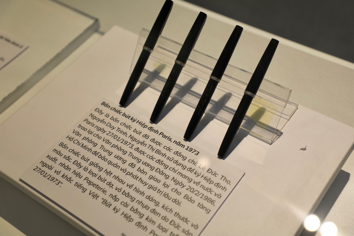 Khai mạc trưng bày chuyên đề “Hiệp định Paris – Cánh cửa hòa bình” - Hình 3 Khai mac trung bay chuyen de “Hiep dinh Paris – Canh cua hoa binh”-Hinh-3