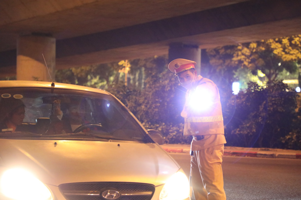 Đối với tất cả các trường hợp khả nghi, lực lượng chức năng đều yêu cầu dừng xe để kiểm tra nồng độ cồn.