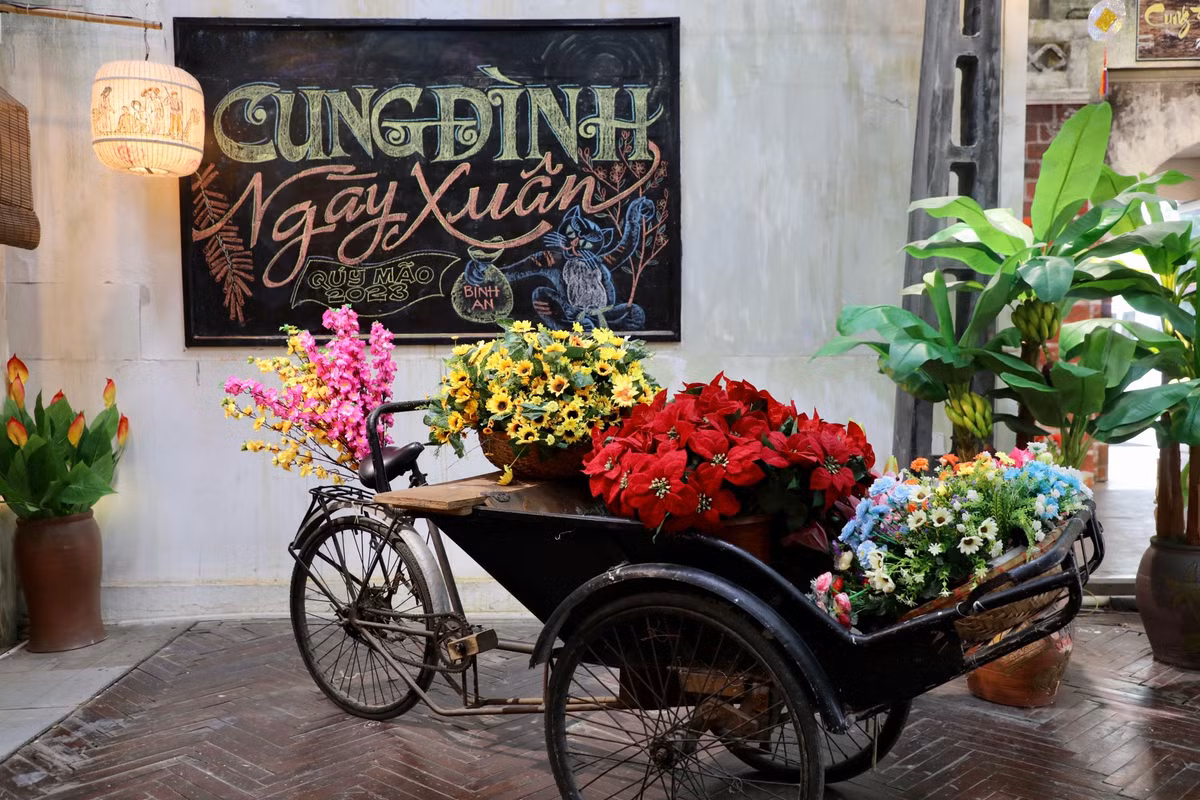 Ngoài ra, Trung tâm Bảo tồn di sản Thăng Long - Hà Nội cũng tạo các cụm check-in phục vụ du khách du xuân Hoàng Thành Thăng Long nhân dịp đón năm mới.