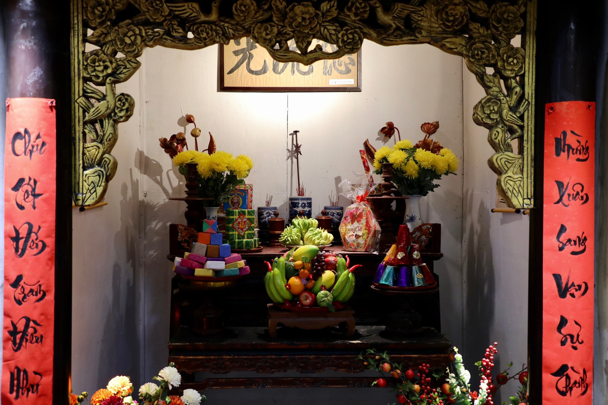 Tết Nguyên đán mang ý nghĩa thiêng liêng, là dịp để mọi người nhớ về cội nguồn. Trong đó phong tục thờ cúng tổ tiên là nghi thức tâm linh, thấm đượm tính nhân văn và đạo lý, đồng thời cũng là một trong những nhân tố góp phần quan trọng để bảo tồn và duy trì văn hoá truyền thống của người Việt mỗi dịp Tết đến Xuân về.