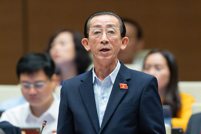 ĐBQH Trần Hoàng Ngân: “Nhìn Sân vận động Mỹ Đình rất đau xót“ DBQH Tran Hoang Ngan: “Nhin San van dong My Dinh rat dau xot“