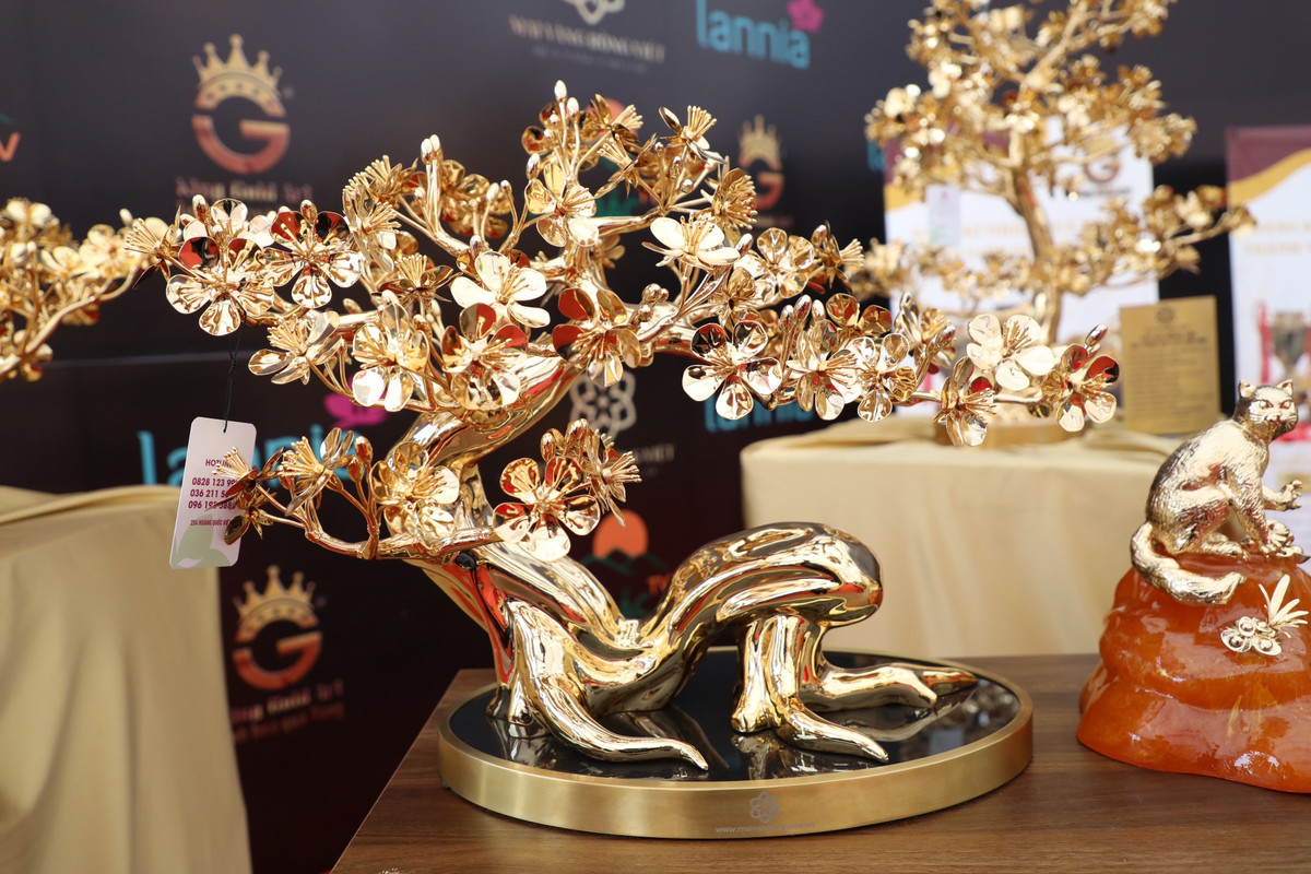 Những vật trang trí được làm bằng vàng hoặc mạ vàng đều có độ bền cao, và mang nhiều ý nghĩa về phong thủy.