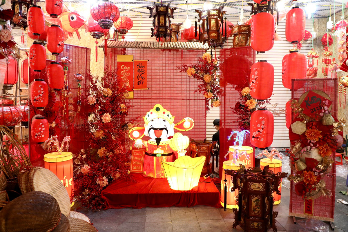 Một số cửa hàng còn thiết kế riêng khu vực "sống ảo" rực rỡ với giá 50.000 đồng/lượt.