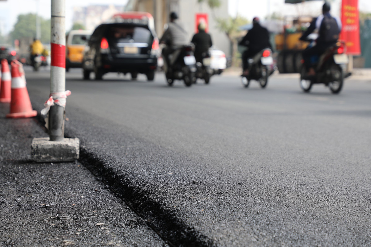  Theo ghi nhận của PV Báo Tri thức và Cuộc sống, nhưng ngày cận kề Tết Quý Mão 2023, dọc tuyến đường Quốc lộ 32 qua đoạn Cầu Diễn, Hồ Tùng Mậu, Xuân Thủy, Cầu Giấy đã và đang được các đơn vị thi công gấp rút hoàn thiện. Nhiều đoạn đường đã được trải thảm nhựa, bằng phẳng, góp phần đảm bảo ATGT.