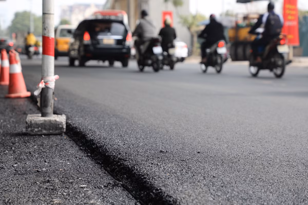  Theo ghi nhận của PV Báo Tri thức và Cuộc sống, nhưng ngày cận kề Tết Quý Mão 2023, dọc tuyến đường Quốc lộ 32 qua đoạn Cầu Diễn, Hồ Tùng Mậu, Xuân Thủy, Cầu Giấy đã và đang được các đơn vị thi công gấp rút hoàn thiện. Nhiều đoạn đường đã được trải thảm nhựa, bằng phẳng, góp phần đảm bảo ATGT.