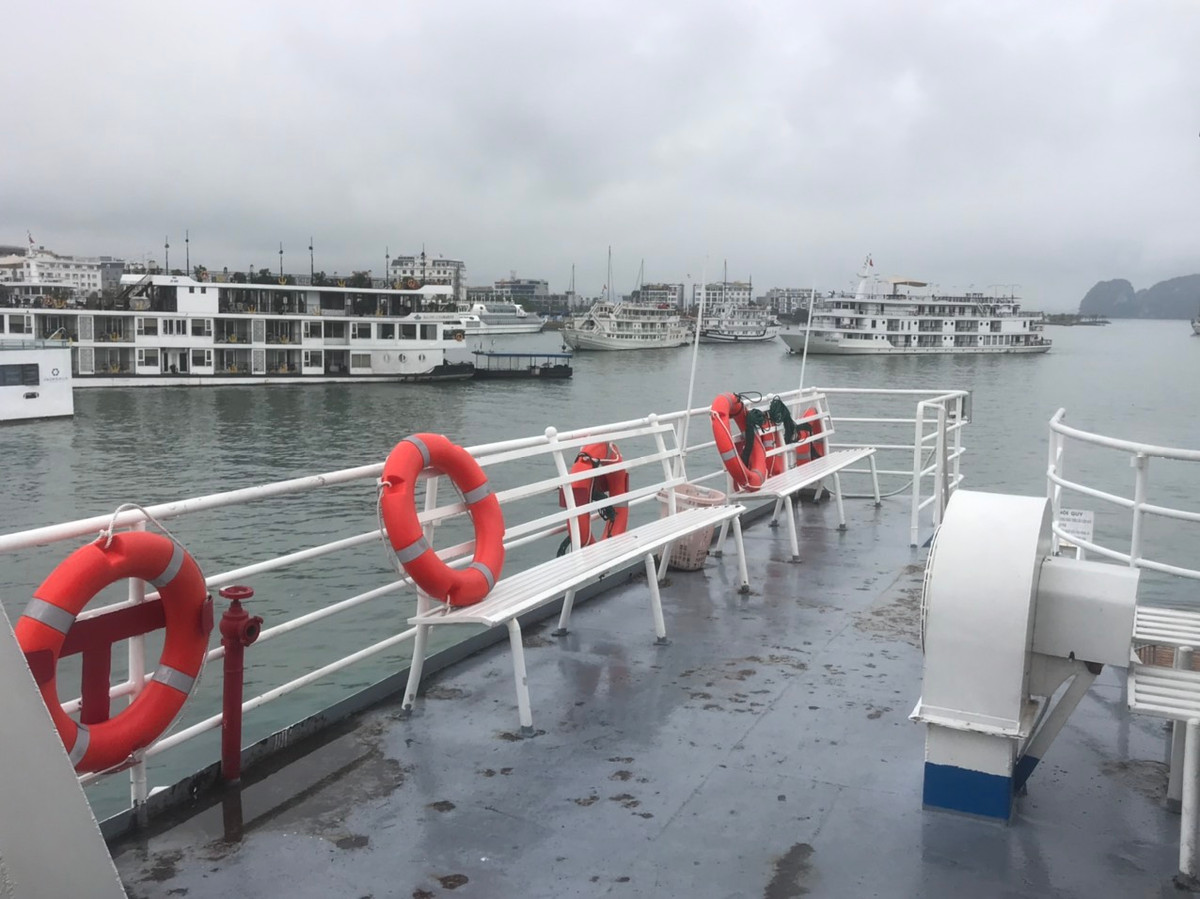 Sau phản ánh, tuyến phà Tuần Châu - Gia Luận đã thay phao cứu sinh mới Sau phan anh, tuyen pha Tuan Chau - Gia Luan da thay phao cuu sinh moi