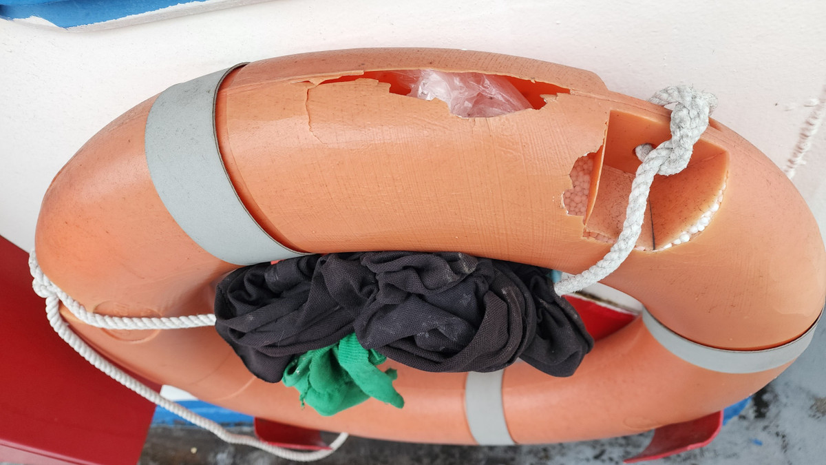 Hoặc để cài giẻ lau.