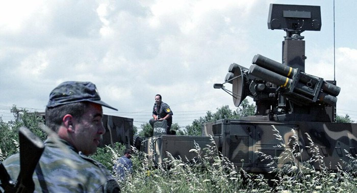 Ngoài ra Ukraine đã bán radar tầm xa cho Gruzia, còn Pháp cung cấp radar tầm trung. Các tên lửa Buk, Osa và Strela từ thời Liên Xô vẫn nằm trong hệ thống phòng không của Gruzia, nhưng công nghệ của Pháp và Israel đang dần chiếm ưu thế.