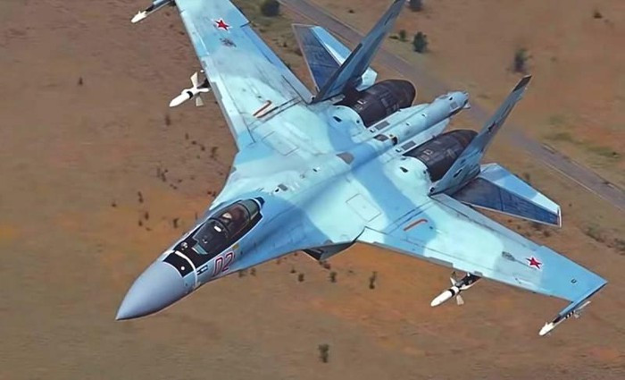 Đồng thời rất có thể việc sản xuất Su-30 và Su-35 sẽ được kết hợp hóa trên cùng một dây chuyền thống nhất (hiện Su-35 do KnAAZ sản xuất, còn Su-30 do nhà máy máy bay Irkutsk chế tạo).