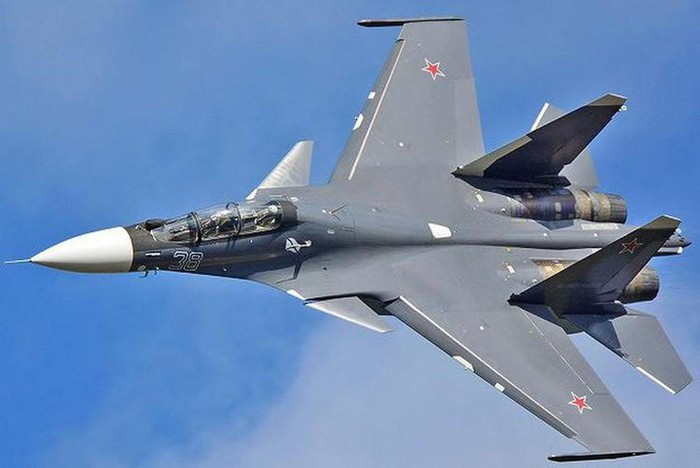 Ở giai đoạn đầu, Su-30 sẽ dần được cải tiến ngang tầm với Su-35, khi chiếc máy bay loại này sẽ nhận được động cơ AL-41F1S và radar N035 Irbis.