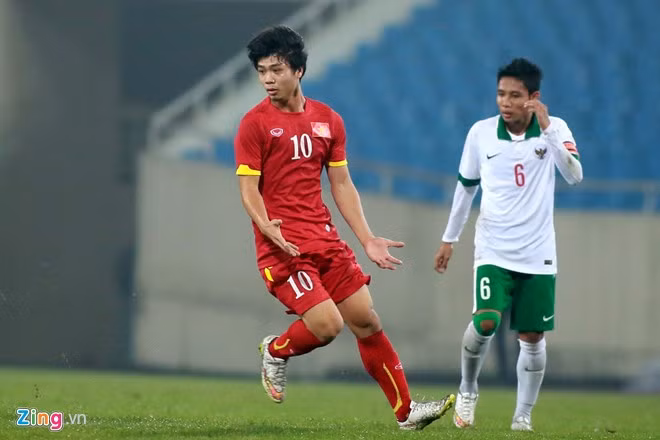 Nhiều pha bóng Công Phượng di chuyển tốt để chờ đường chọc khe nhưng anh phải "chạy xe không".