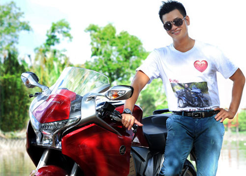 Trong vụ án trên, Công “mô tô” bị xác định đã câu kết với Vũ Thị Huệ (trú tại thành phố Hải Dương, tỉnh Hải Dương) để dùng tiền mua chuộc một số cán bộ QLTT tỉnh Hải Dương nhằm hợp thức hóa xe gian. Cơ quan chức năng xác định, Huệ đã nhận của Công “mô tô” tổng cộng hơn 1,8 tỷ đồng để đưa hối lộ cho Trần Quốc Huy, Đội trưởng đội QLTT số 3 thuộc Chi cục QLTT Hải Dương.