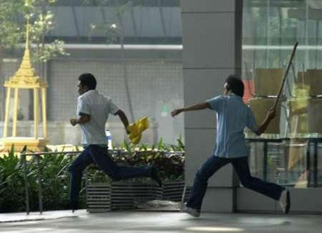 8. Con Giám đốc Công an Cà Mau đánh người sau khi va chạm xe. Hơn 17h ngày 25/2 (mùng bảy Tết Ất Mùi), Nguyễn Văn Kiệt, con trai của Giám đốc Công an tỉnh Cà Mau, Đại tá Nguyễn Văn Tươi, đi xe máy chở một người bạn nữ, lưu thông tới gần khu vực cổng trường THCS Võ Thị Sáu, trên đường 3/2, phường 5 (TP Cà Mau) thì xảy ra va chạm với xe của đôi nam nữ khác dẫn đến cự cãi. Đôi nam nữ kia bỏ chạy vào hẻm thì bị Kiệt cùng nhóm bạn đuổi theo, đánh tới tấp người phụ nữ do không chạy thoát. Ảnh minh họa.