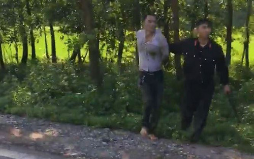 CSGT huy dong container chan duong de truy bat ma tuy-Hinh-4