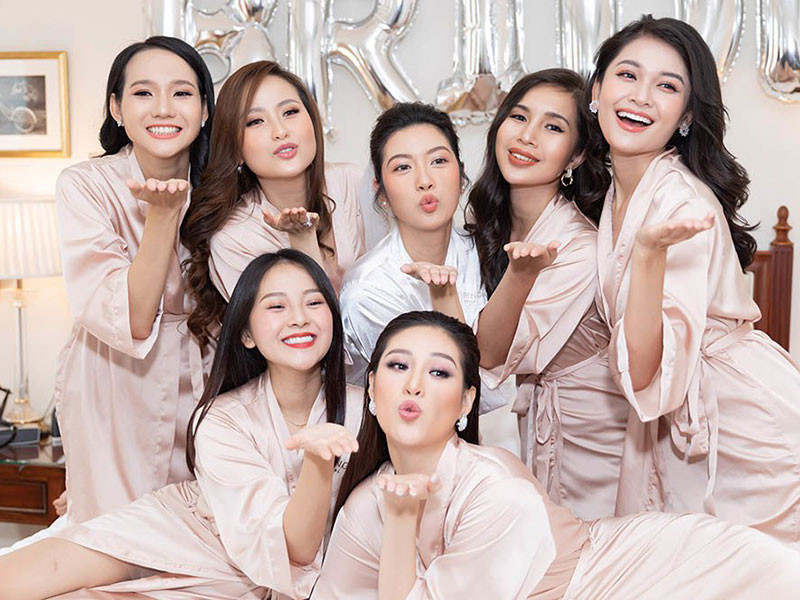 Dàn phù dâu trong đám cưới quy tụ hoa hậu, á hậu nổi tiếng. Ảnh: Thời đại plus