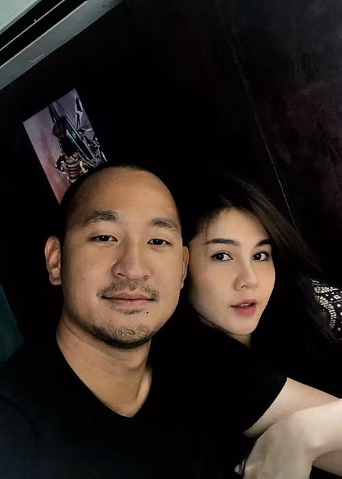 Trong thời gian Thu Hoài thi ''Trời sinh một cặp'', Hoàng Nam thường xuyên bay vào TP.HCM để cổ vũ bạn gái.