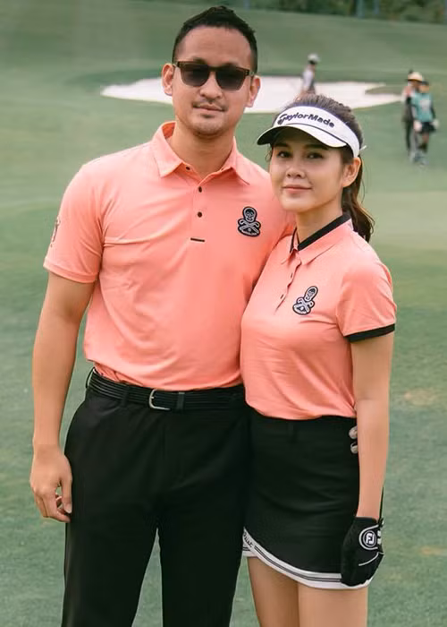 "Anh ấy không muốn tôi phải làm gì một mình cả, luôn dành thời gian bên cạnh tôi", nữ MC xinh đẹp cho hay.