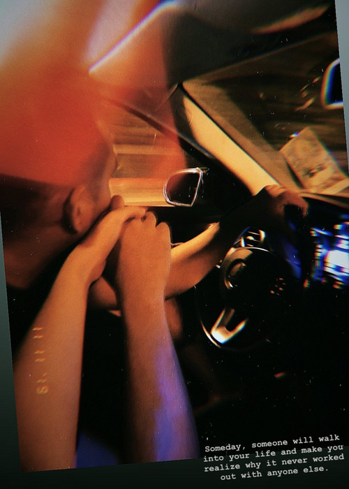 Thu Hoài đăng ảnh tình tứ bên bạn trai nhưng giấu mặt người đàn ông này.