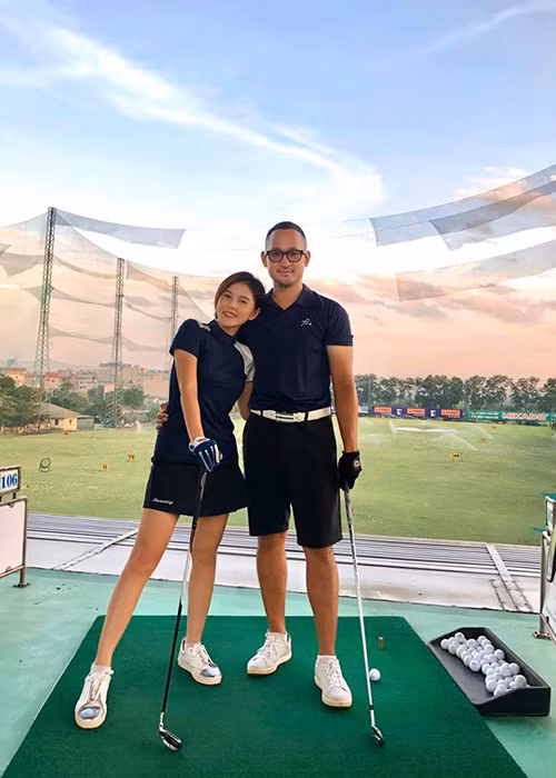 Thu Hoài và Hoàng Nam được bạn bè khen xứng đôi vừa lứa.