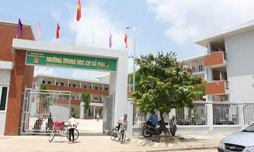 Truong noi gi vu bi to ep phu huynh khong cho con thi lop 10?