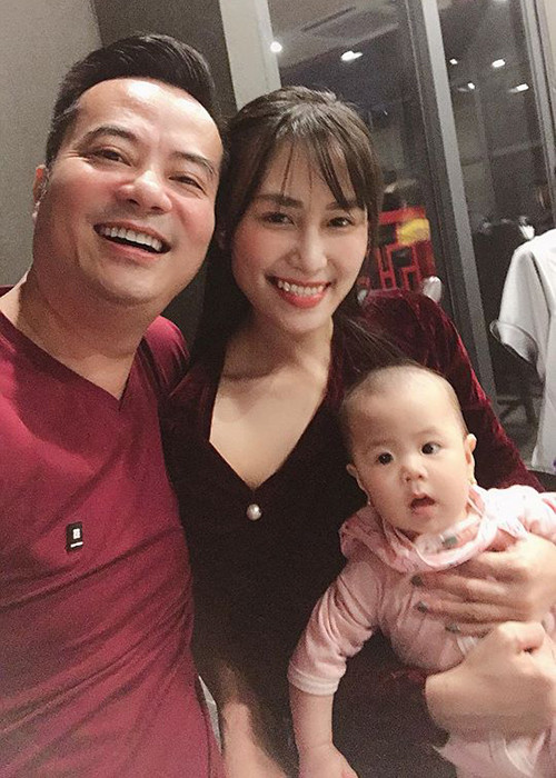 Bà xã của Phan Anh hết lòng ủng hộ chồng tham gia hoạt động nghệ thuật.