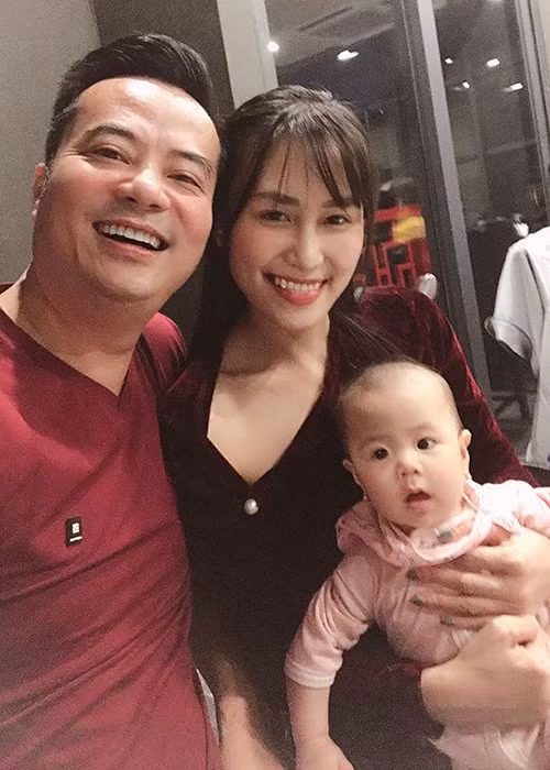 Bà xã của Phan Anh hết lòng ủng hộ chồng tham gia hoạt động nghệ thuật.