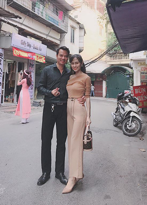 Kim Ngân sở hữu gương mặt khá xinh đẹp cùng vóc dáng cao ráo.