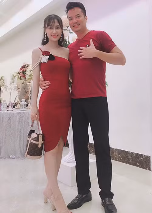 Bà xã của nam diễn viên tên Kim Ngân, không hoạt động trong showbiz.