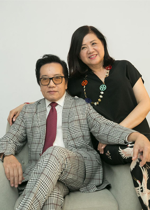 Elvis Phương cũng quá quen với tin đồn qua đời đến mức không có phản ứng gì. Cho đến nay, các nghệ sĩ mới chỉ lên tiếng đính chính, chưa ai có động thái quyết liệt để xử lý kẻ ác miệng. Ảnh: Công lý