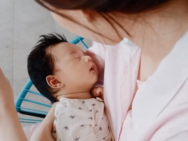 Quý tử nhà Đặng Thu Thảo lần đầu lộ diện sau hơn 2 tháng chào đời.