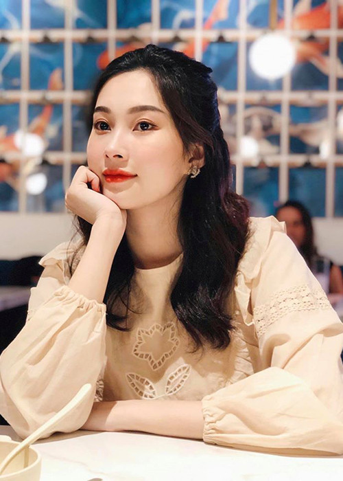 Thu Thảo khoe nhan sắc gây mê sau 2 lần sinh nở.