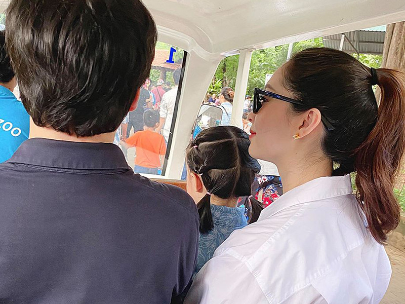 Sau khi sinh lần 2, nàng Hoa hậu Việt Nam 2012 nhanh chóng lấy lại vóc dáng.