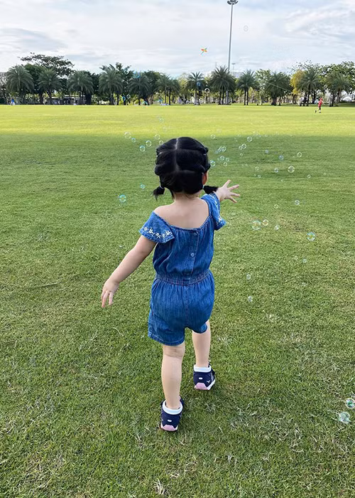 Nhiều người dự đoán trong tương lai, bé Sophie sẽ xinh đẹp không kém mẹ.