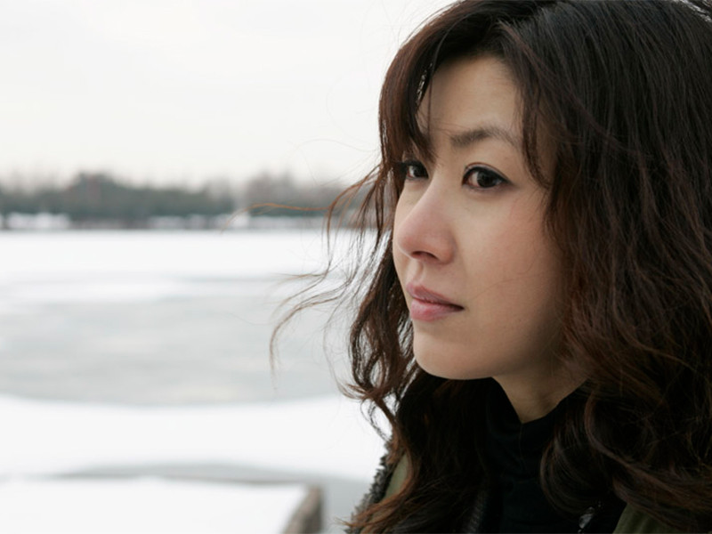 Khi trắng án, Sung Hyun Ah quay trở lại showbiz. Thế nhưng, cư dân mạng Hàn phản đối cô hoạt động nghệ thuật. Cứ thế, trong 7 năm, người đẹp không được nhận một vai diễn thực sự nào mà chỉ toàn những cuộc gọi quấy rối. Ảnh: Dân Việt